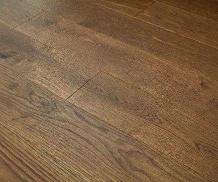 Rustic Oak Brown Sugar Lacquered Flooring (14mm x 130mm Engineered) - Image 2