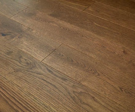 Rustic Oak Brown Sugar Lacquered Flooring (14mm x 180mm Engineered) - Image 2